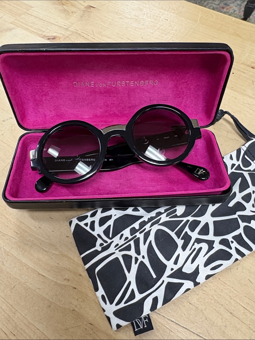 Diane Von Furstenberg Black Round Sunglasses with Pink Velvet Case